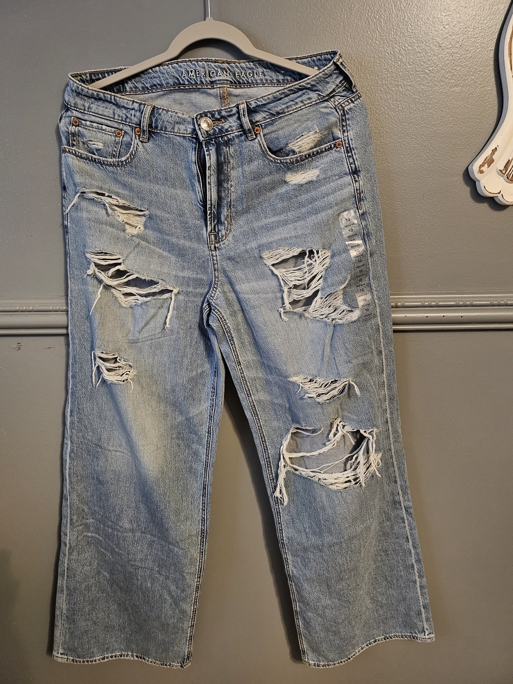 American Eagle Outfitters Distressed Light Blue Women’s Jeans